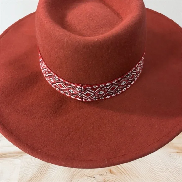Universal Thread Rust Hat with Patterned Band - Picture 6 of 7